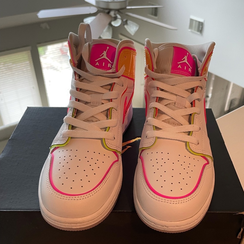 Jordan Youth Air 1 Mid GS Edge Glow Cv4611 100